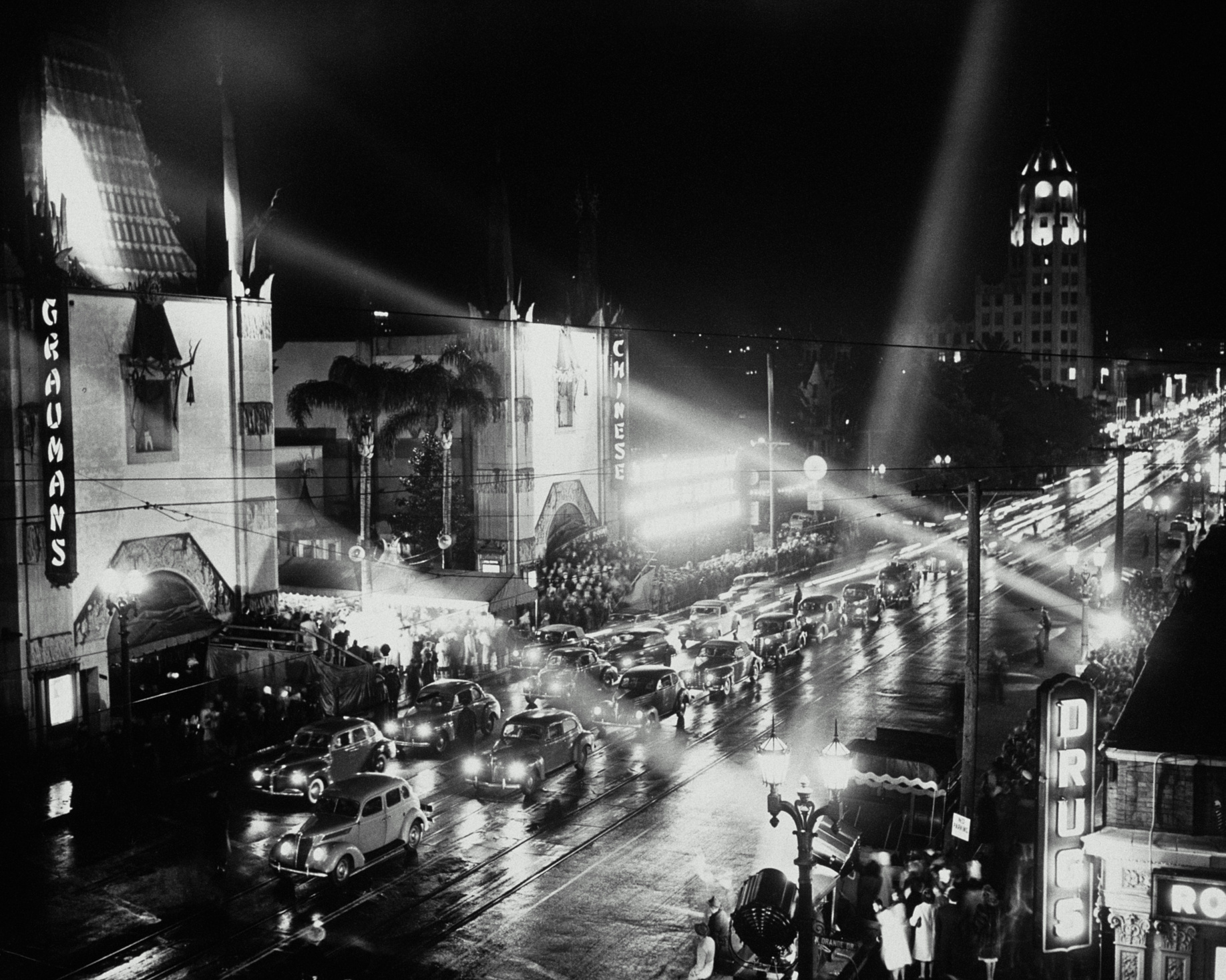 1940S MOVIE PREMIERE, HOLLYWOOD, CALIFORNIA